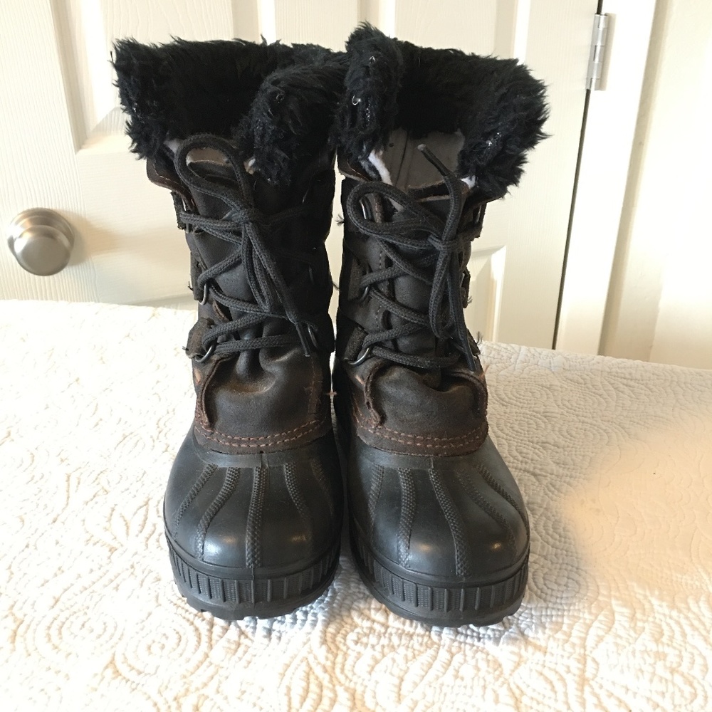 Sorel leather lace up waterproof boy's size 3 boot